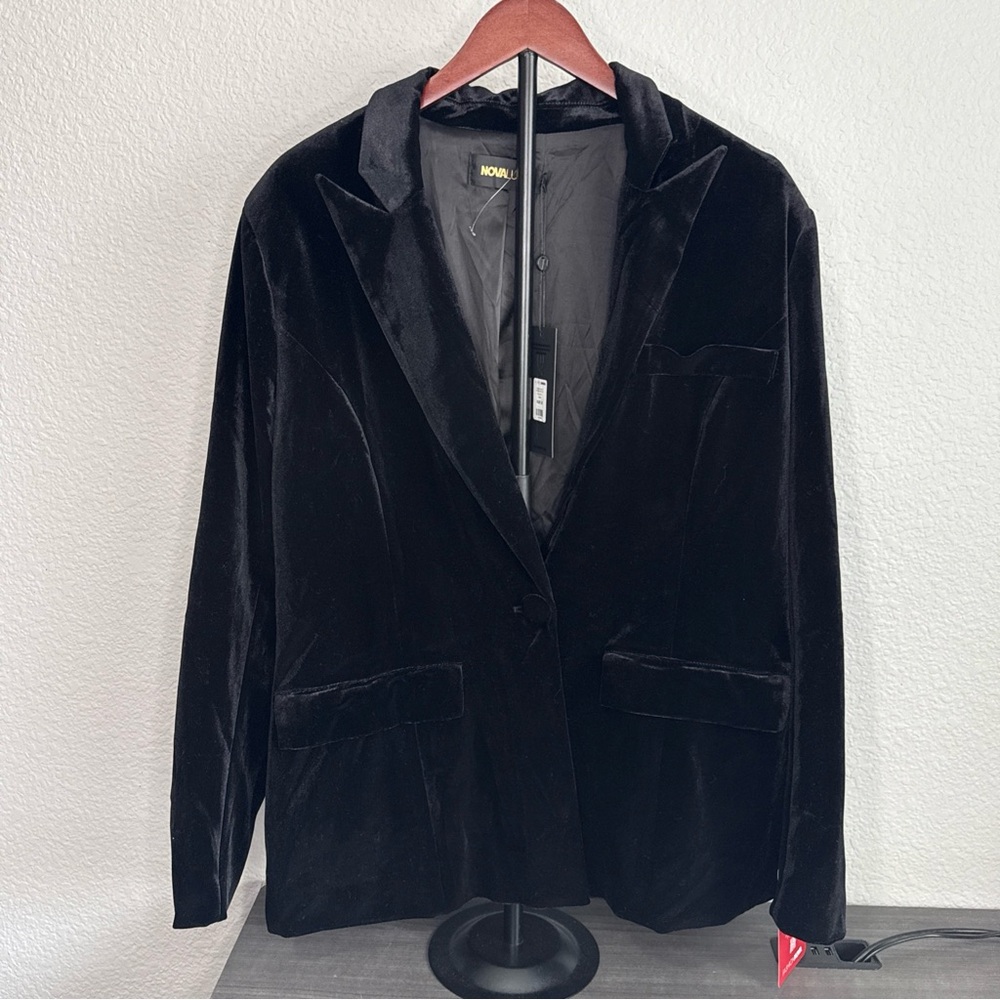 Fashion Nova Elegant Black Velvet Blazer